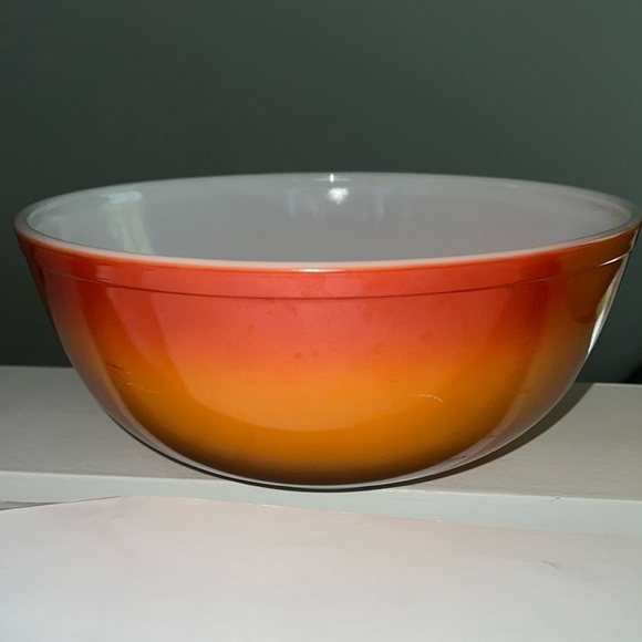 Set of Two Pyrex 4Q Primary Yellow and Flameglo Bowls - Picture 3 of 9
